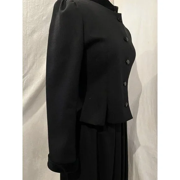 Sophisticated Black Skirt Set - Picture 16 of 16